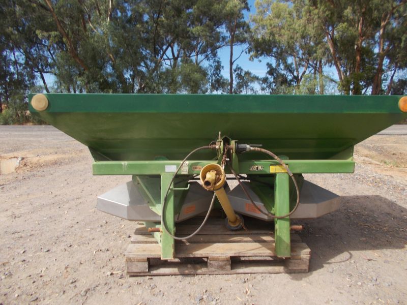 Fertilizer Spreader Amazone 1000 Machinery & Equipment